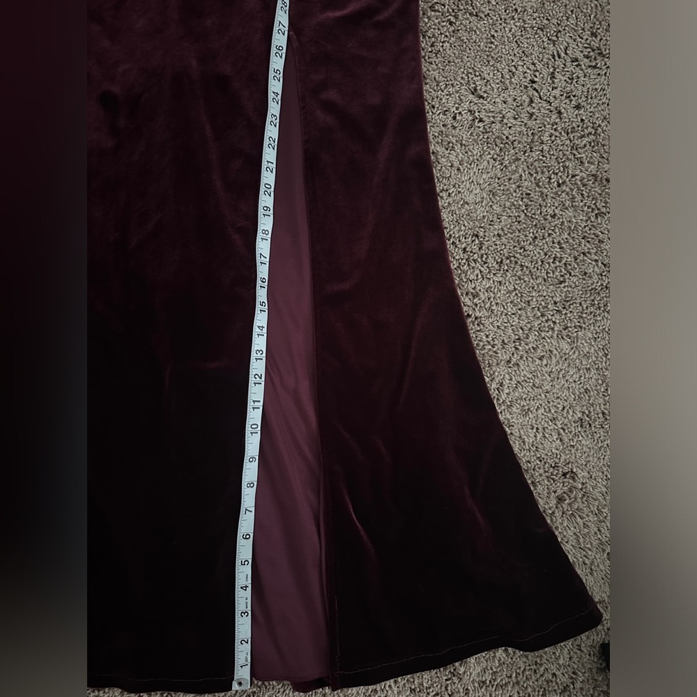 Off The Shoulder Velvet Sheath Dress - Picture 8 of 11